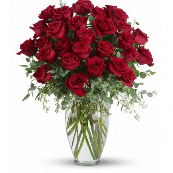 Bouquet of red roses in a vase.